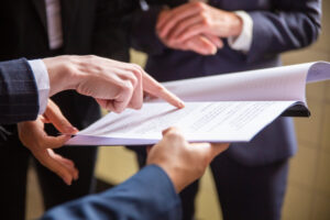 Reclutar sin certeza: talento en mercados regulatorios inciertos.